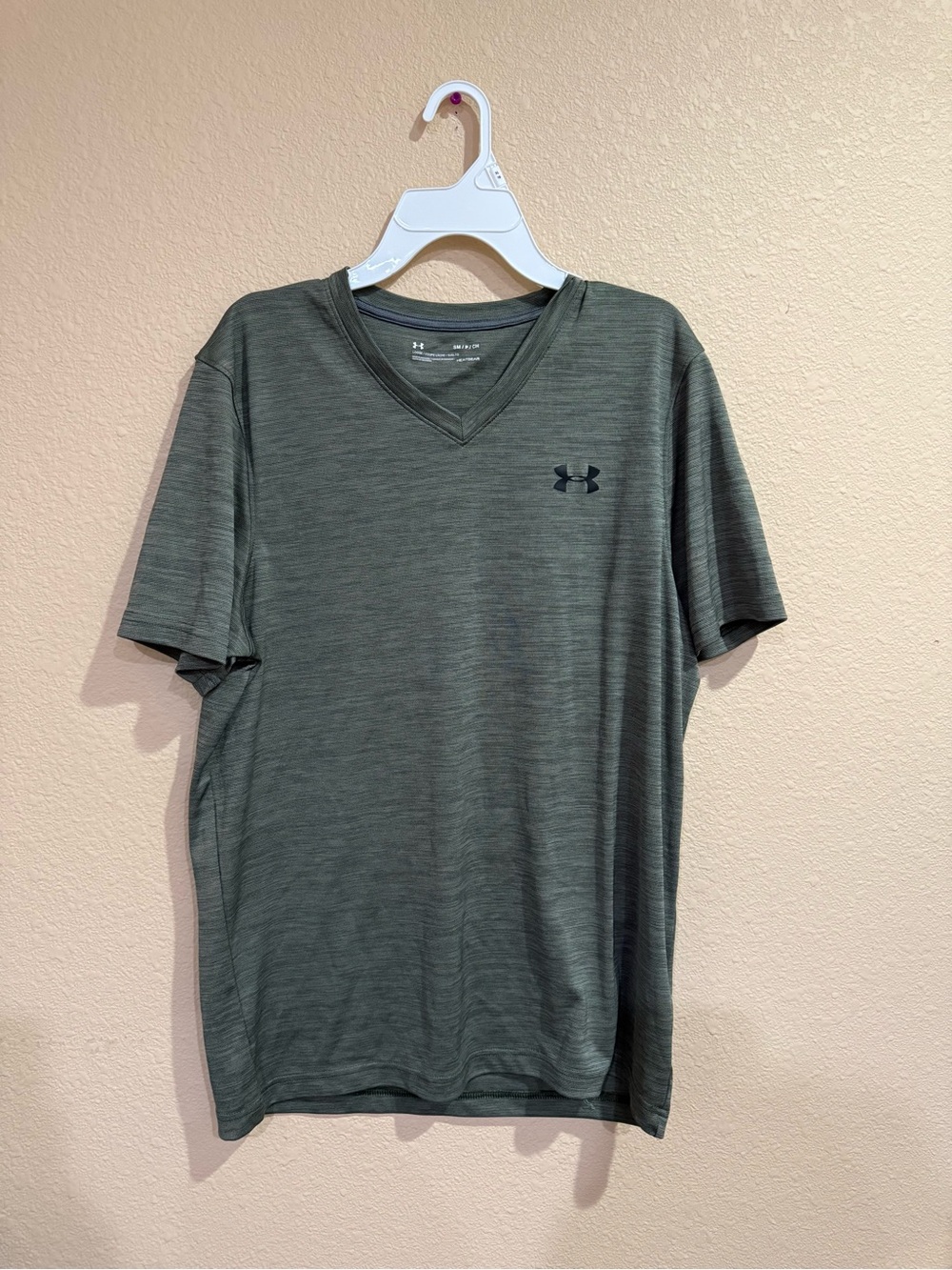 Under Armour Men’s V-Neck Athletic Tee in Olive